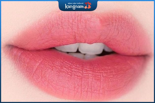 Phun môi collagen màu hồng baby