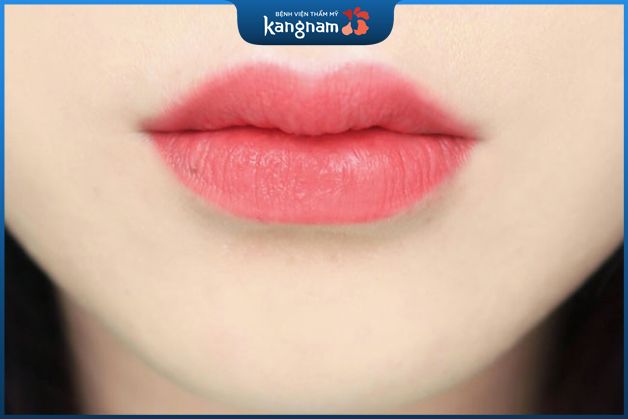 Phun môi collagen hồng đào