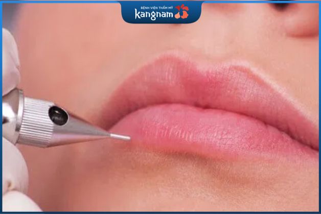 Phun môi nhiều lần khiến môi khó hấp thụ màu