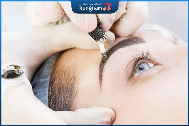 Điêu khắc hay phun lông mày tùy vào nhiều yếu tố