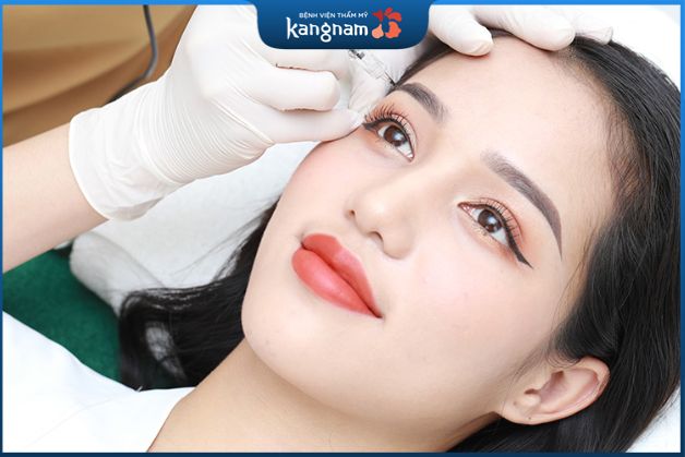 Sau sinh khoảng 3-6 tháng chị em có thể phun lông mày nếu muốn