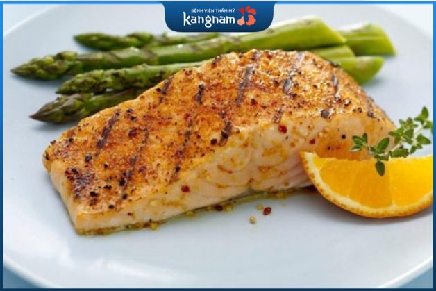 Ăn cá để giảm mỡ bụng sau sinh