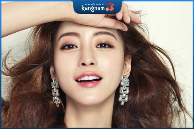 Chân mày bán nguyệt đem tới vẻ ngoài thanh lịch