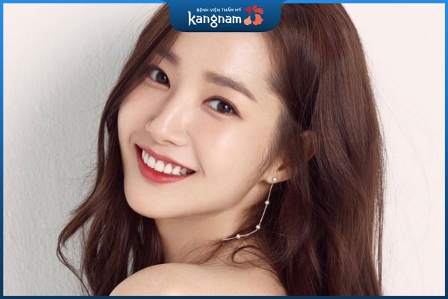 Chân mày ngang đem tới vẻ ngoài xinh xắn