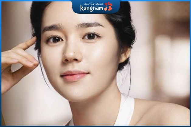 Nốt ruồi bên trái cánh mũi là người sành điệu