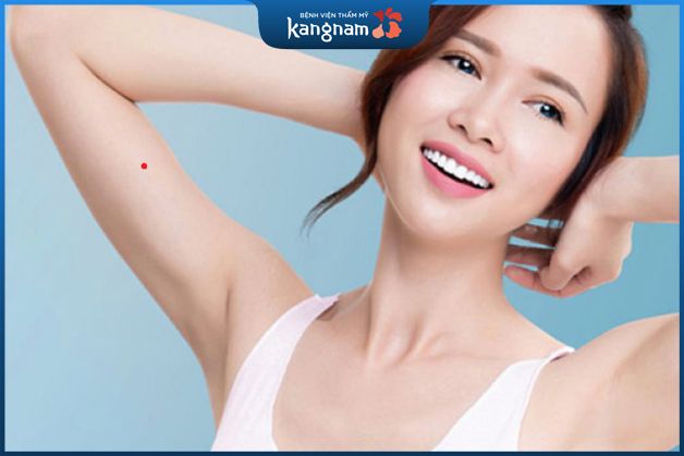 Nốt ruồi trên cánh tay đại diện cho người biết quản lý thời gia