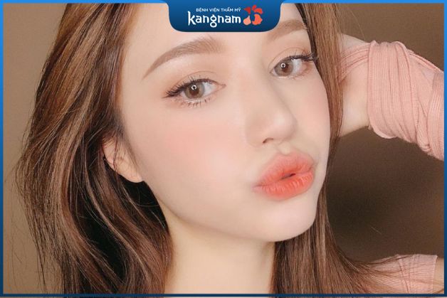 Môi màu cam đào phù hợp với những cô nàng ngây thơ, nhẹ nhàng