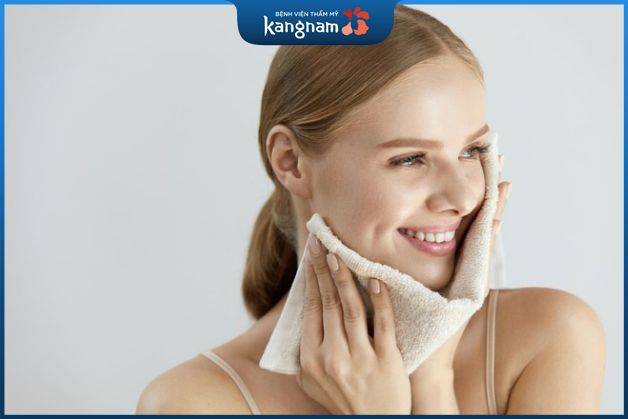 Chườm lạnh hỗ trợ giảm đau và sưng sau phẫu thuật