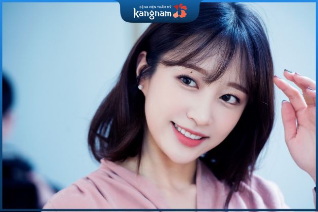 Nốt ruồi giữa lông mày và mắt