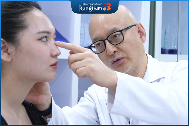chúng ta nên thực hiện phẫu thuật nâng mũi sau khoảng từ 7 - 10 ngày kể từ khi tiêm tan filler.