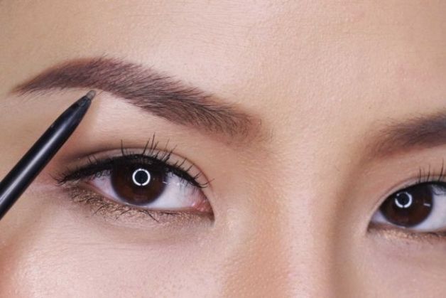 Lông mày hình chữ S phù hợp với những người có gương mặt tròn