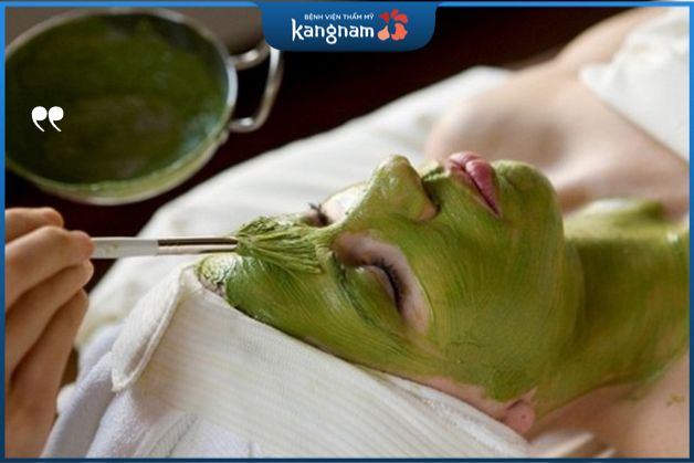 Mặt nạ trà xanh có khả năng làm sạch da bằng cách loại bỏ các tạp chất