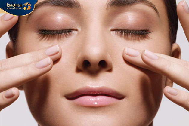 Massage giúp tăng cường lưu thông máu, nâng cơ, giảm nếp nhăn nhanh chóng