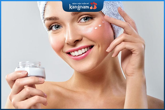 Thoa kem dưỡng phục hồi da hư tổn