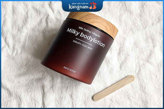 Thành phần của kem có tinh chất cam thảo với nhiều công dụng