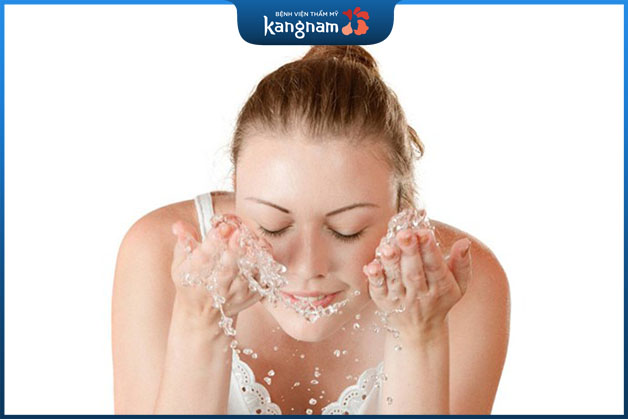 Hãy vệ sinh da mặt thật sạch sẽ thì mụn sẽ không tái phát