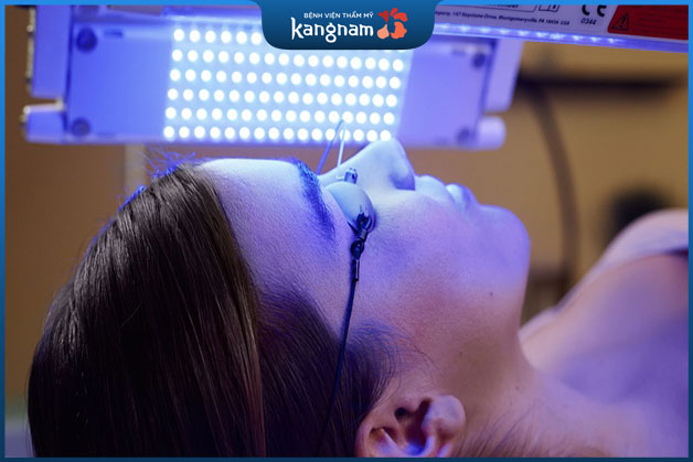 Sử dụng ánh sáng sinh học là liệu pháp được tin dùng tại các spa
