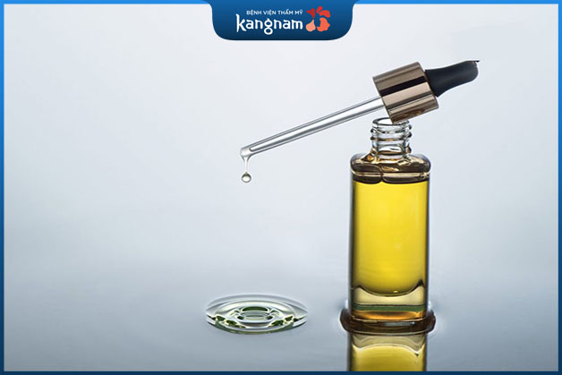 Bôi vitamin E lên mặt để qua đêm được không?