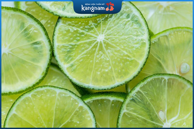 Trong chanh có một số axit giúp kháng viêm, kiềm dầu