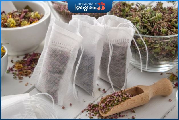 Cách làm mụn hết sưng đỏ sau khi nặn bằng túi trà