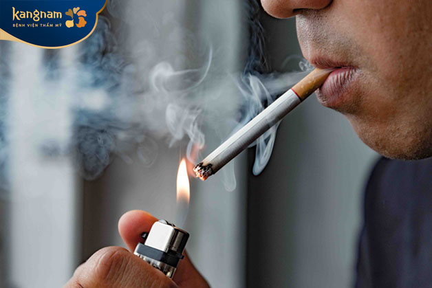 Hầu hết những người hút thuốc lá đều bị thâm môi nặng 