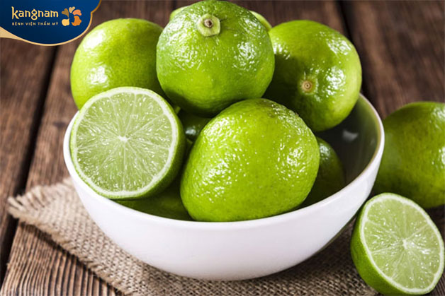 Vitamin C trong chanh giúp đôi môi hồng hào trở lại 