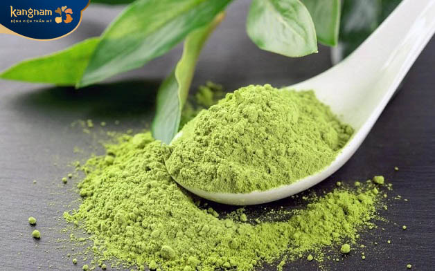 Bột matcha hỗ trợ tốt trong điều trị mụn cám và làm se khít lỗ chân lông
