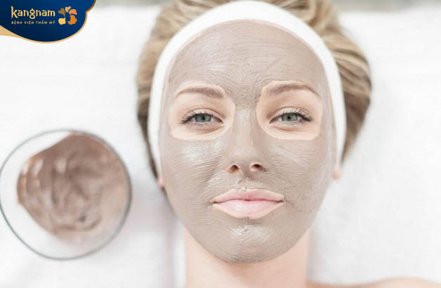 Đắp mặt nạ đất sét loại bỏ dầu nhờn, lỗ chân lông thông thoáng