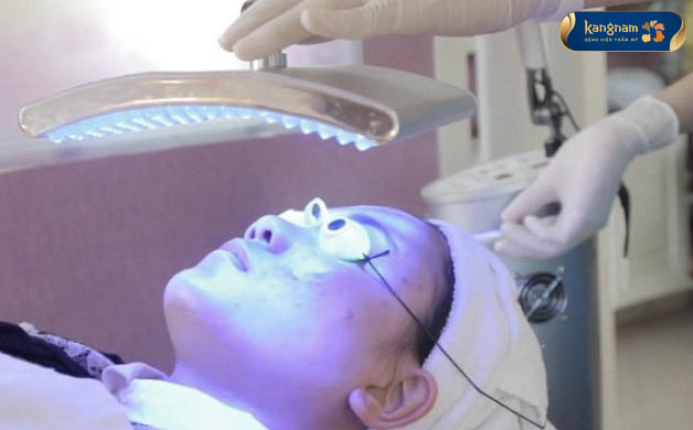 Chiếu sáng sinh học điều trị mụn nang