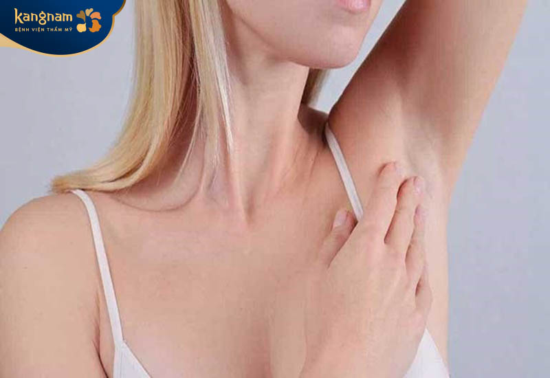 Mụn thịt ở nách do tác nhân bên ngoài