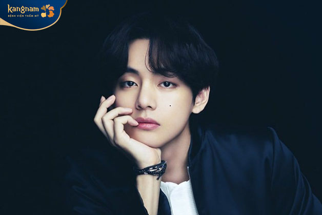 V không chỉ gây ấn tượng bởi tài năng mà còn vẻ điển trai