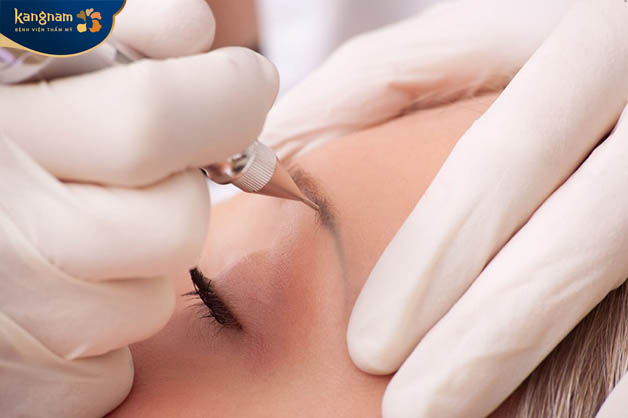 Dặm lại đôi lông mày sẽ mang đến vẻ ngoài hoàn hảo hơn