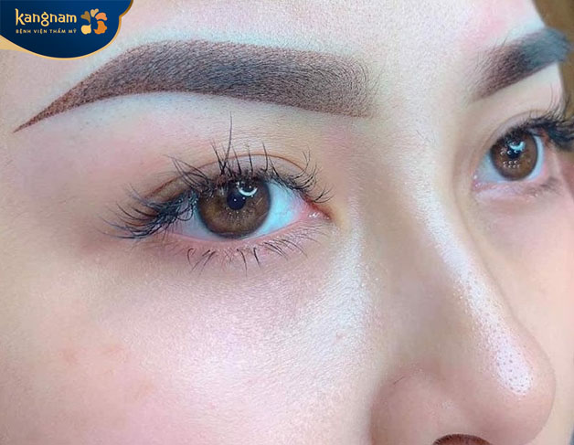 Kiểu khuôn mày kích cỡ to sẽ không thích hợp với khuôn mặt châu Á