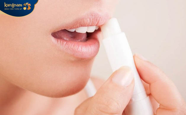 Cách chăm sóc sau phun môi chưa đúng