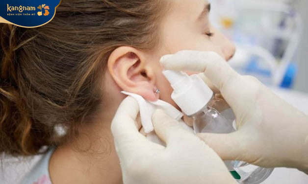 Chăm sóc sau xỏ khuyên chưa đúng