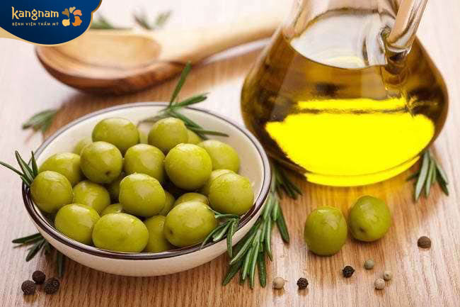 Cung cấp dưỡng chất trắng sáng da với dầu oliu và sữa ong chúa