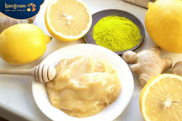 Thoa hỗn hợp sánh mịn lên da ủ khoảng 10 phút