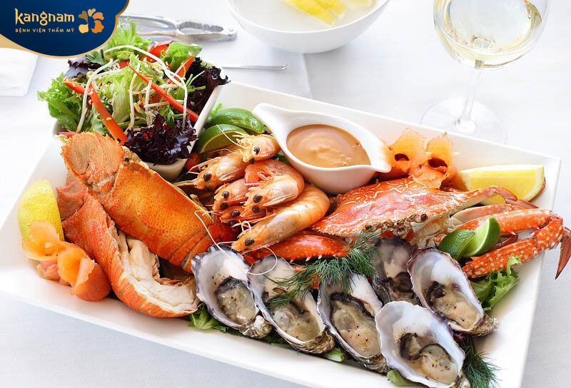 Khách hàng nên kiêng ăn hải sản