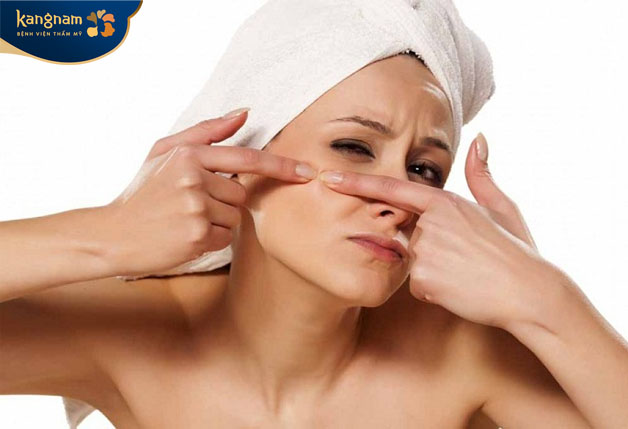 Tránh cạy, nặn mụn vì có thể làm tổn thương da và nhiễm khuẩn