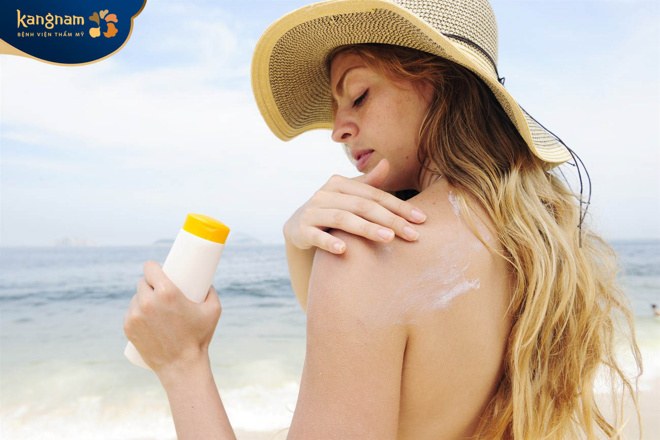 Cần che chắn cẩn thận, sử dụng kem chống nắng trước khi ra đường