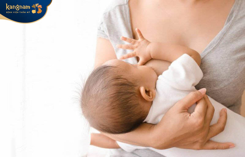 Đang cho con bú không nên tiêm botox, nên đợi đến khi cai sữa xong