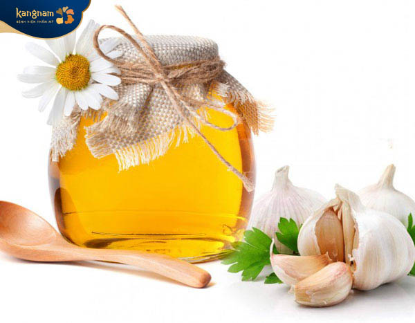 Mặt nạ mật ong, tỏi đánh bay mụn 