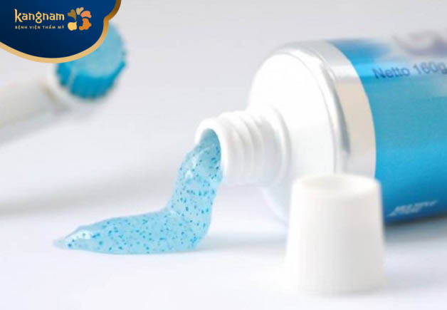 Điều trị mụn cóc trên bụng bằng kem đánh răng