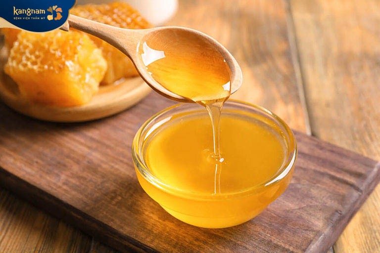 Mật ong phương pháp trị mụn đầu đen được nhiều người áp dụng