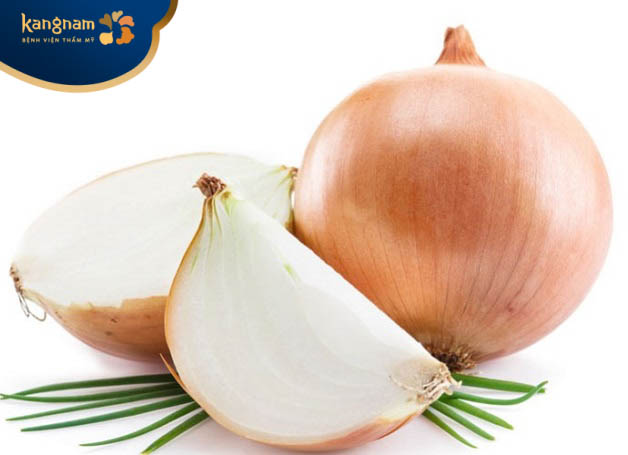 Trị mụn trứng cá bị mưng mủ bằng củ hành tây