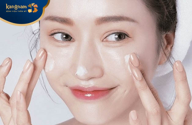 Khăc phục mụn trứng cá bằng cách chăm sóc da cẩn thận hàng ngày