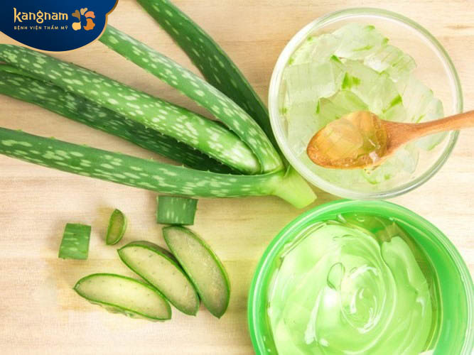 Sử dụng nha đam kết hợp vitamin C làm sáng da