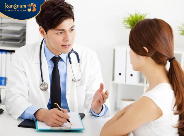 Nhận tư vấn từ bác sĩ trước khi quyết định tiêm filler