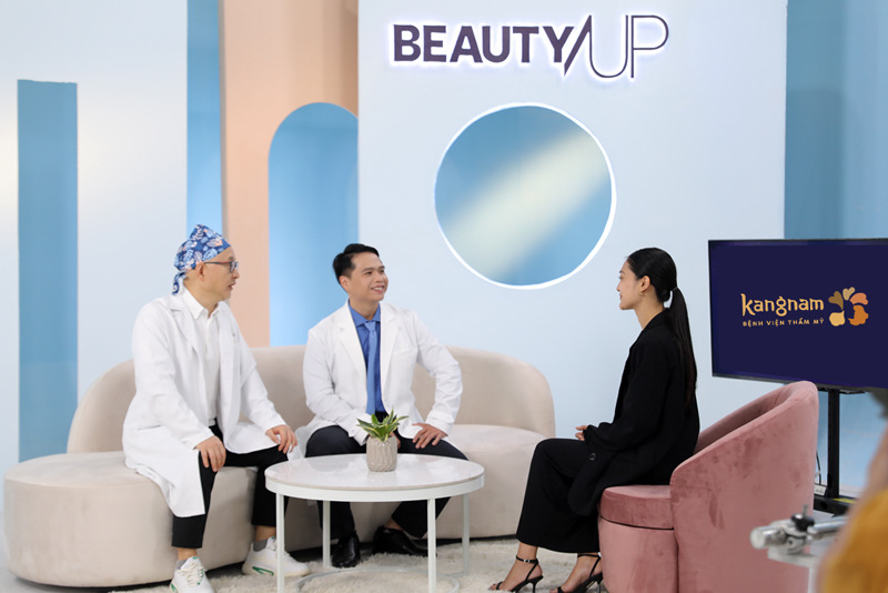 Bác sĩ tư vấn chi tiết về dịch vụ thẩm mỹ