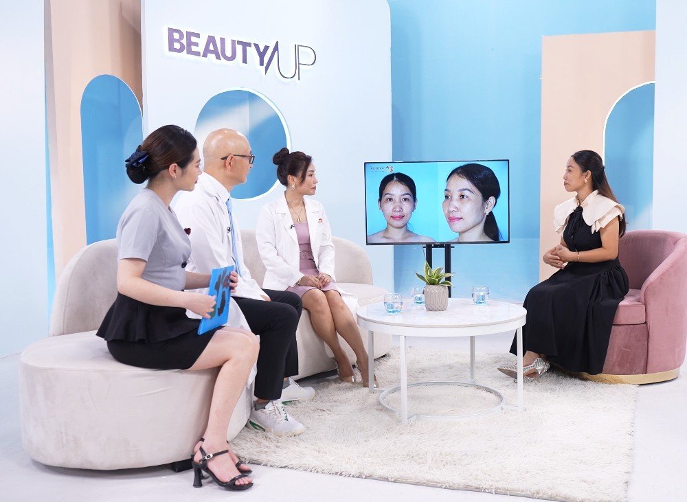 Giáo sư Dr. Hwang và Dr. Thủy Lê thăm khám tình trạng cho Huy Ngọc